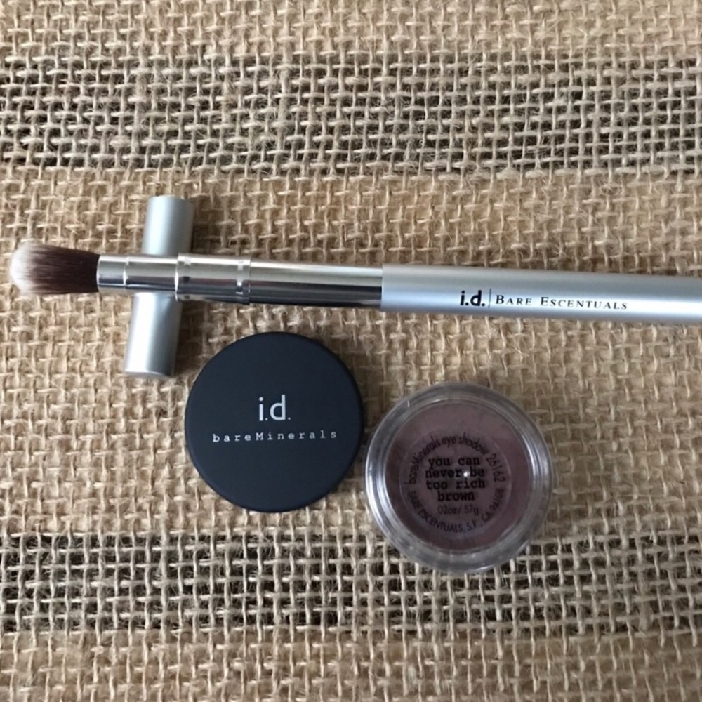 bareMinerals Easter Makeup Bundle - Picture 2 of 4